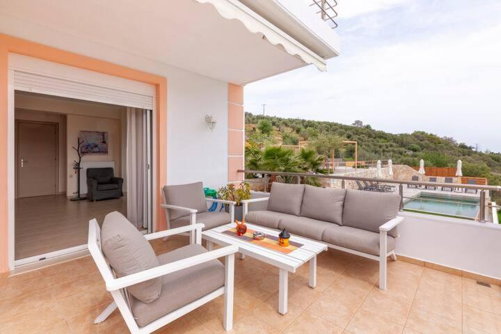 Villa Oasis Galatas  Экстерьер фото