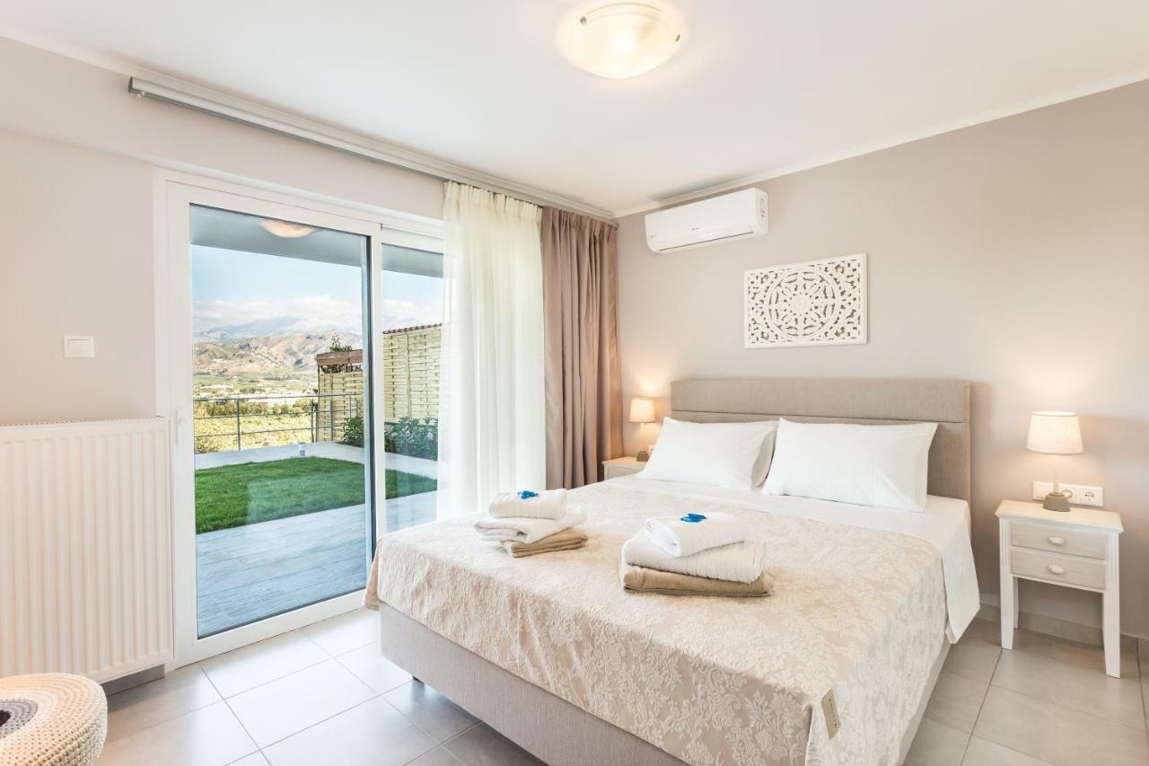 Villa Oasis Galatas  Экстерьер фото