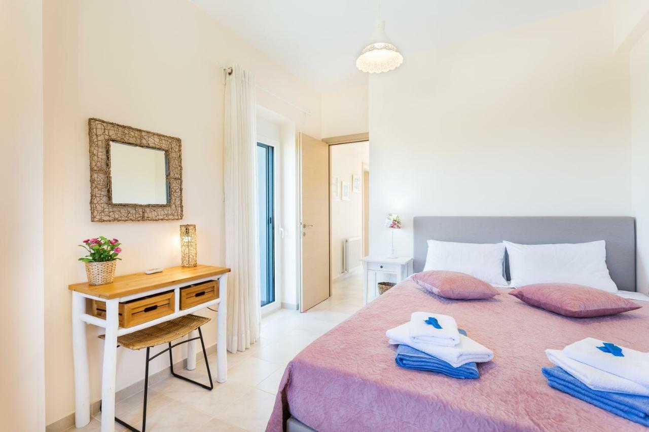 Villa Oasis Galatas  Экстерьер фото