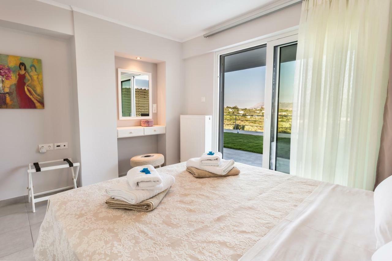 Villa Oasis Galatas  Экстерьер фото