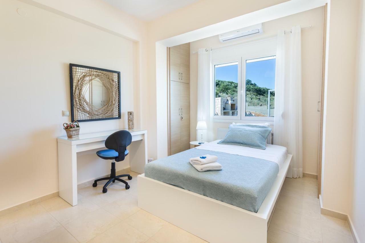 Villa Oasis Galatas  Экстерьер фото