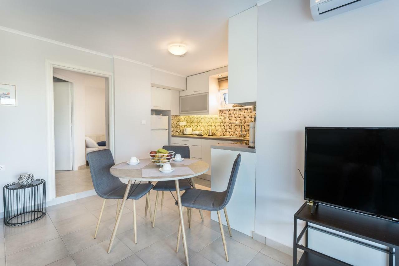 Villa Oasis Galatas  Экстерьер фото