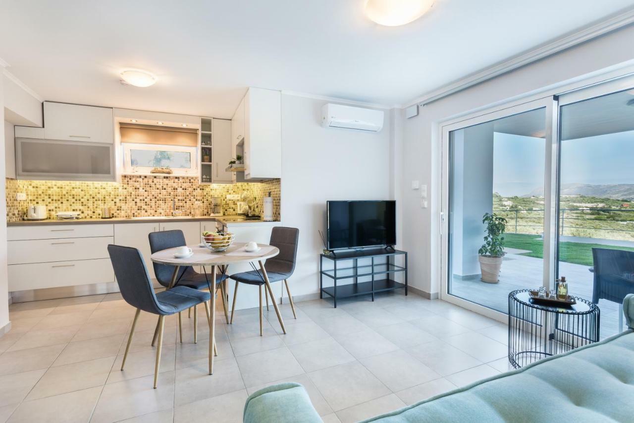 Villa Oasis Galatas  Экстерьер фото