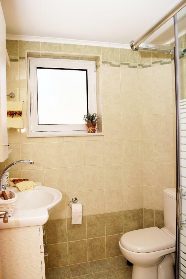 Villa Oasis Galatas  Экстерьер фото